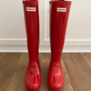 Womens Hunter rain boots. Red. Size 9 US